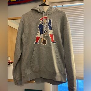 Men’s New England Patriots throwback hoodie size Medium